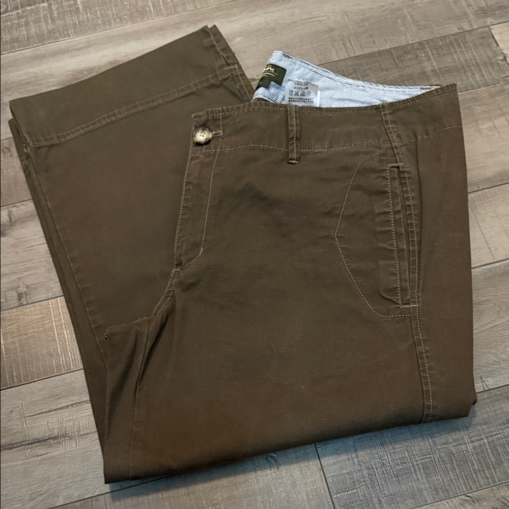 Eddie Bauer Women's Olive Brown Capri Pants